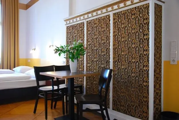 Ortak Ranzalı Oda, Ortak Banyo (in 6 bed room, shared)