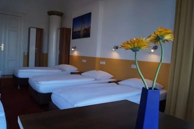Ortak Ranzalı Oda, Ortak Banyo (in 6 bed room, shared)
