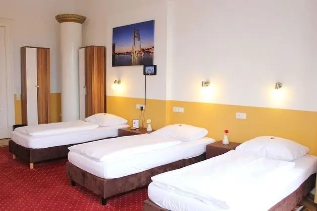 Ortak Ranzalı Oda, Ortak Banyo (in 6 bed room, shared)