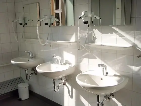 Ortak Ranzalı Oda, Ortak Banyo (in 6 bed room, shared)