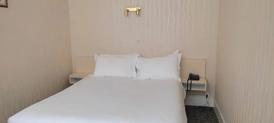Classic Tek Büyük Yataklı Oda