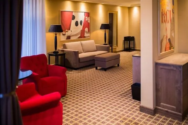 Suite, Land View