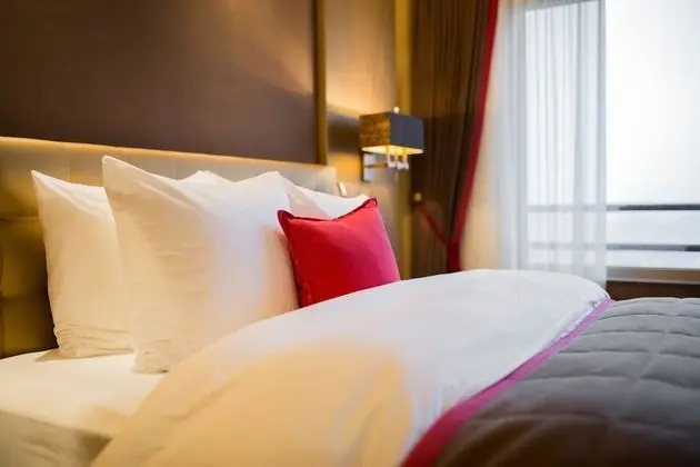 Suite, Land View