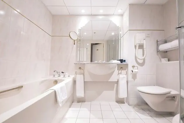 Suite, Land View