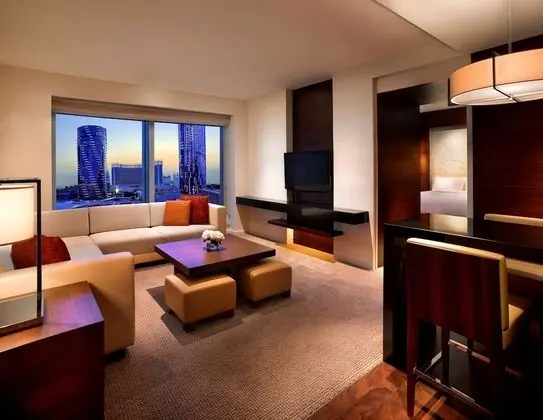 Grand Suite Twin with Club Access