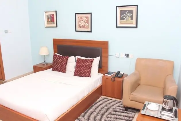 Alcove Room
