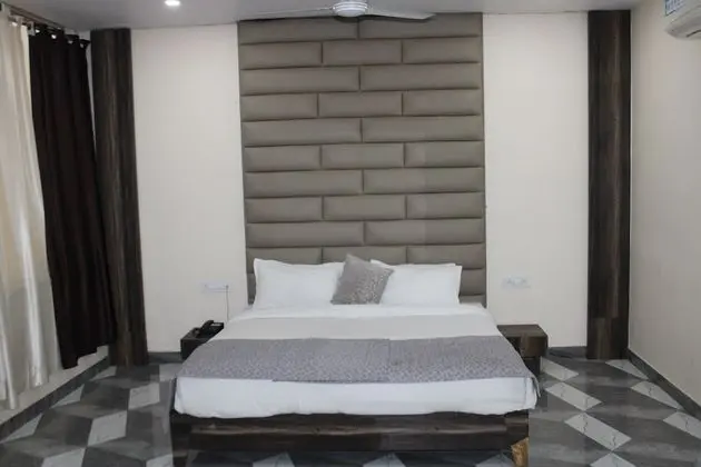 Premium Tek Büyük Yataklı Oda
