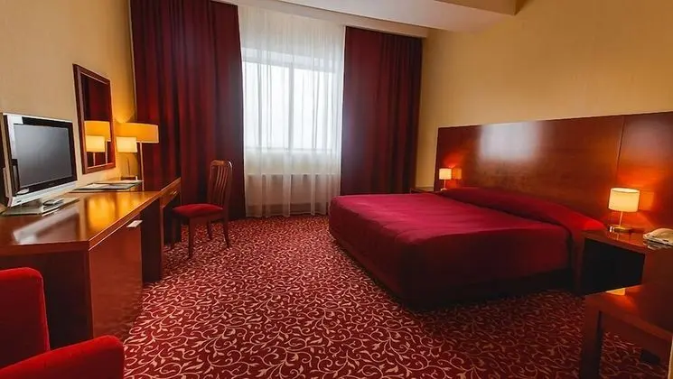 Junior Süit, 1 En Büyük (King) Boy Yatak ve Çekyat