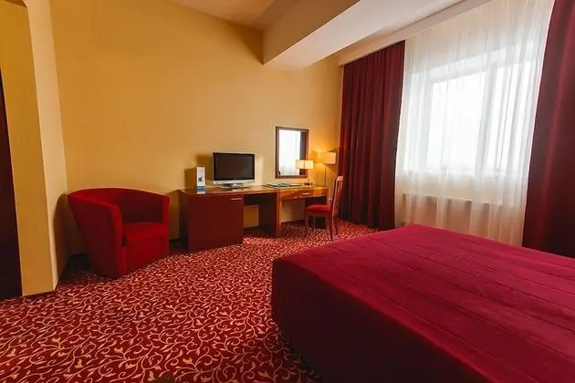 Junior Süit, 1 En Büyük (King) Boy Yatak ve Çekyat