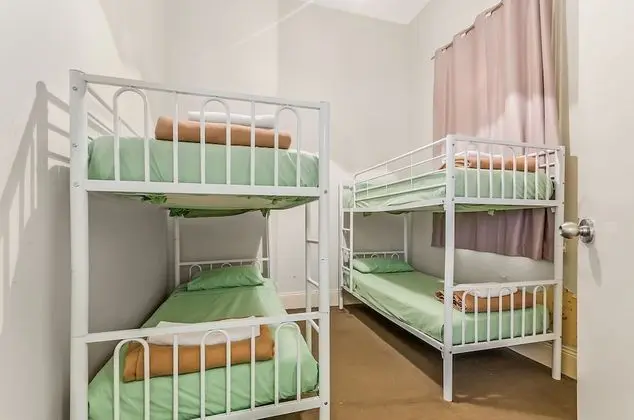 Standard Oda, Sigara İçilmez, Ortak Banyo (9 Quad Room)