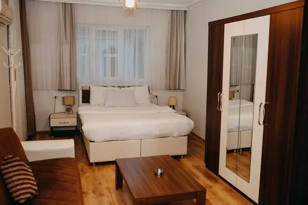 Bağlantılı Oda Kısmi Deniz Manzaralı