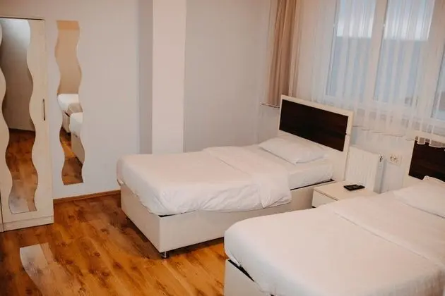 Bağlantılı Oda Kısmi Deniz Manzaralı