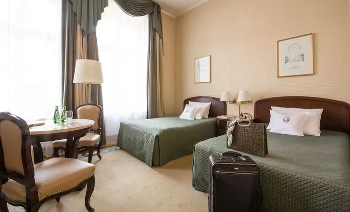 Classic Tek Büyük Yataklı Oda