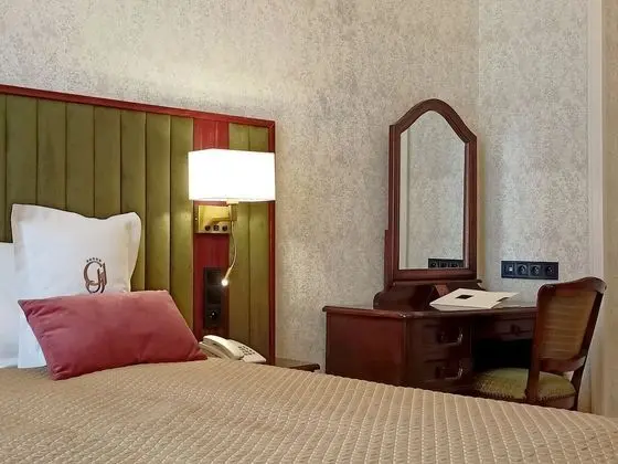 Classic Tek Büyük Yataklı Oda