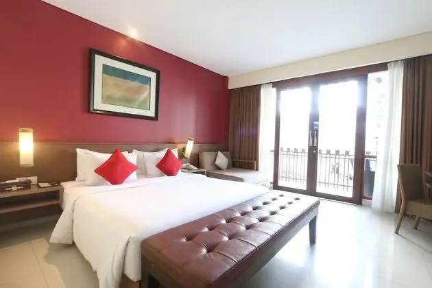 Grand Deluxe Room upper floor with bathtub
