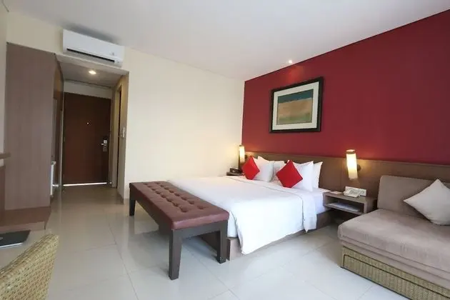 Grand Deluxe Room upper floor with bathtub