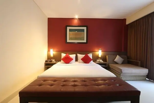 Grand Deluxe Room upper floor with bathtub