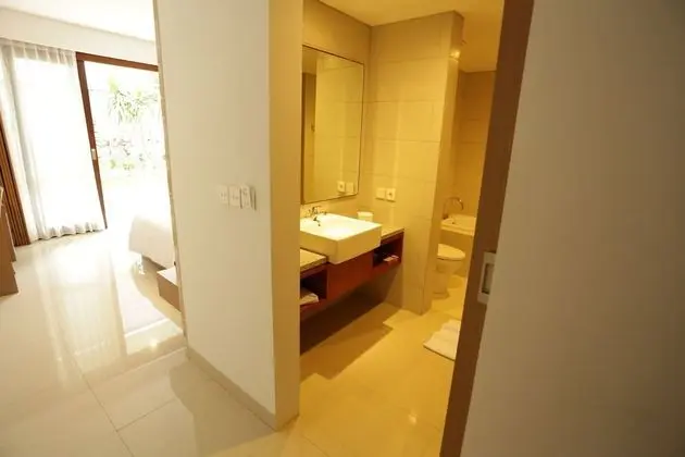 Grand Deluxe Room upper floor with bathtub