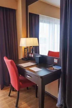 Deluxe Tek Büyük veya İki Ayrı Yataklı Oda, Bahçe Manzaralı, Göl Kenarı