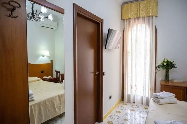 Economy Tek Büyük Yataklı Oda