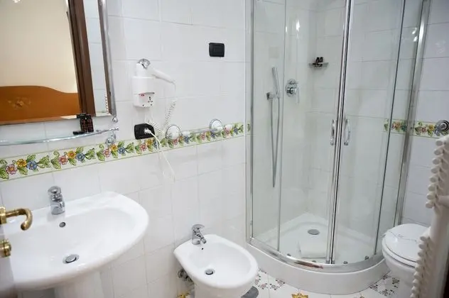 Economy Tek Büyük Yataklı Oda