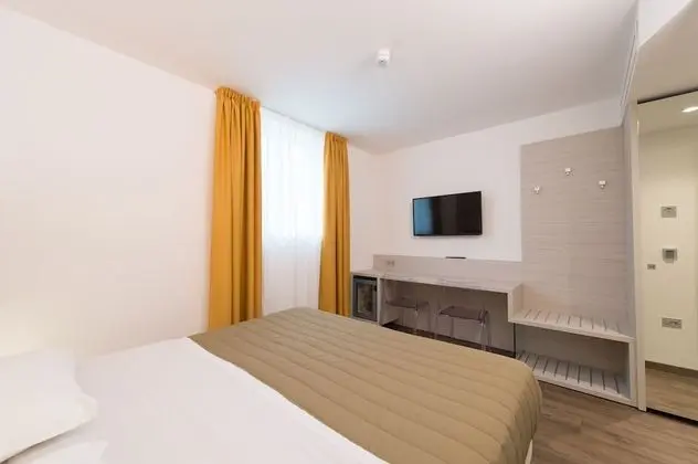 Comfort Tek Büyük Yataklı Oda