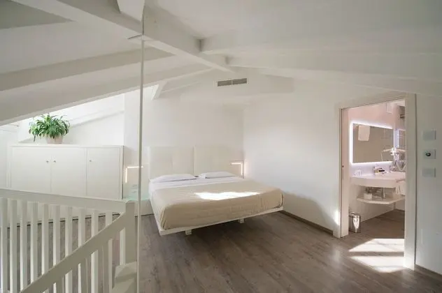 Suite, Private Hot Tub and Sauna