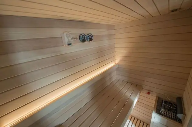 Suite, Private Hot Tub and Sauna