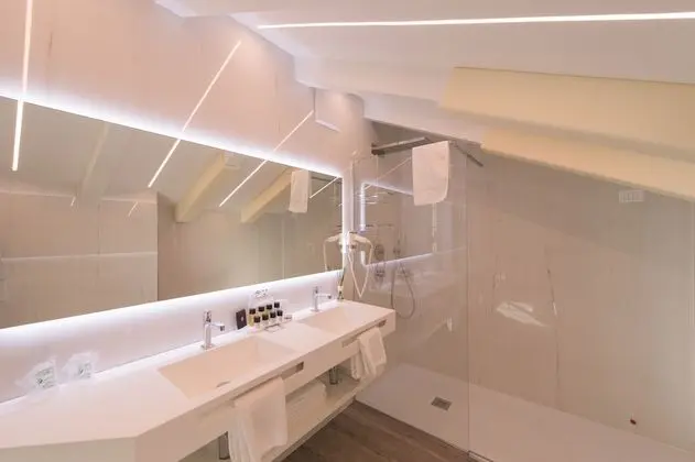 Suite, Private Hot Tub and Sauna