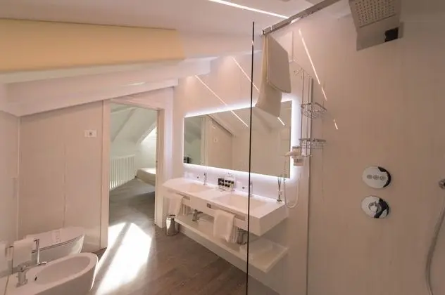 Suite, Private Hot Tub and Sauna