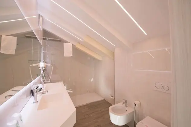 Suite, Private Hot Tub and Sauna