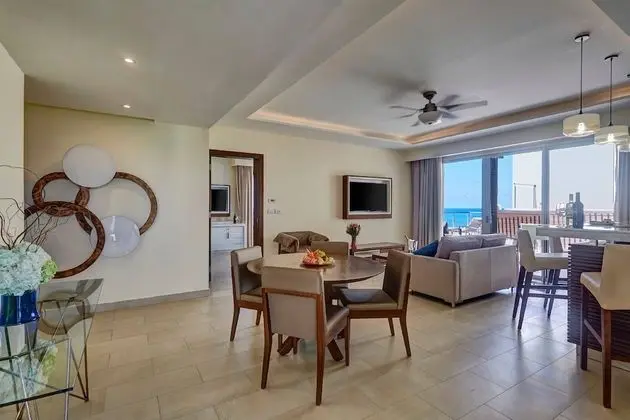 Luxury Penthouse One Bedroom Suite Ocean View Terrace Jacuzzi