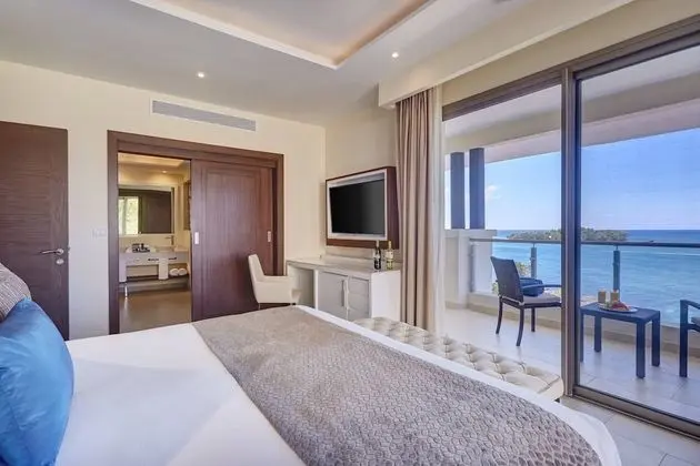 Luxury Penthouse One Bedroom Suite Ocean View Terrace Jacuzzi