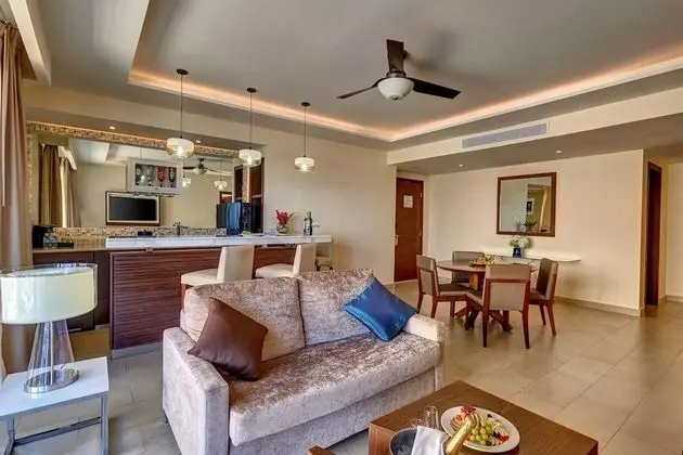 Luxury Penthouse One Bedroom Suite Ocean View Terrace Jacuzzi