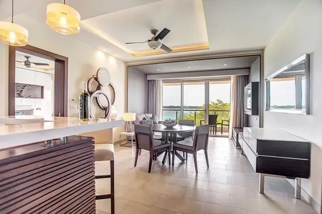 Luxury Penthouse One Bedroom Suite Ocean View Terrace Jacuzzi