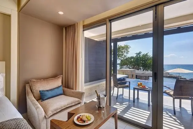 Sunset Swim Out Suite