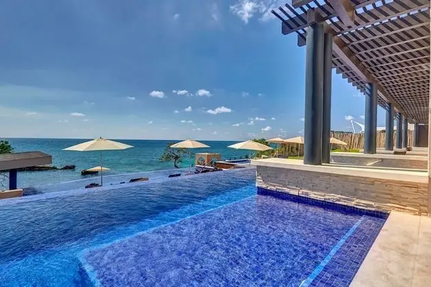 Sunset Swim Out Suite