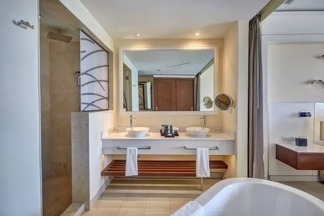 Sunset Swim Out Suite