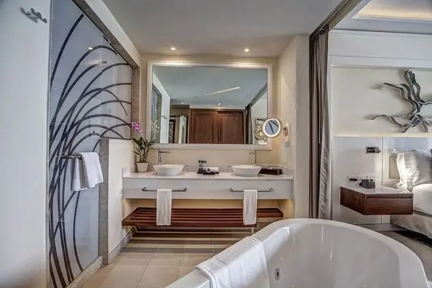 Sunset Swim Out Suite