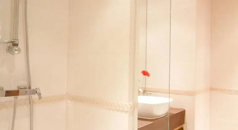 Deluxe Tek Büyük veya İki Ayrı Yataklı Oda