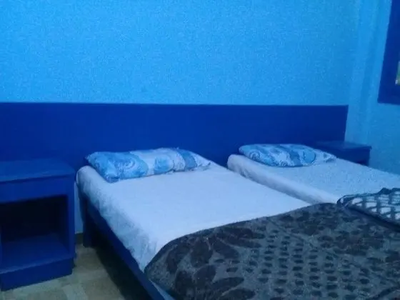 İki Ayrı Yataklı Oda, Ortak Banyo