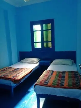 İki Ayrı Yataklı Oda, Ortak Banyo