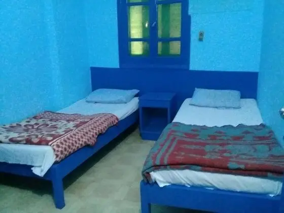 İki Ayrı Yataklı Oda, Ortak Banyo