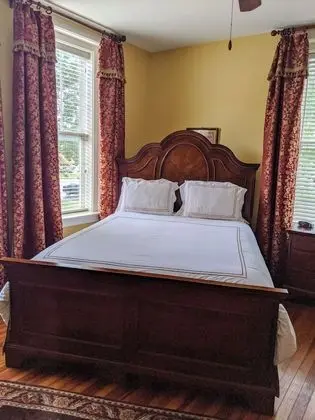 Standard Oda, 1 Yatak Odası, Sigara İçilmez (The Chezy Room)