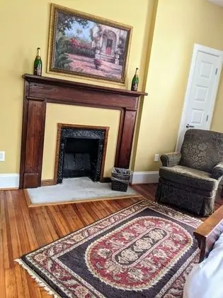 Standard Oda, 1 Yatak Odası, Sigara İçilmez (The Chezy Room)