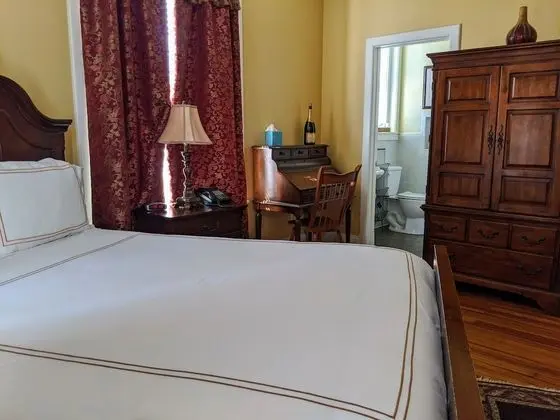 Standard Oda, 1 Yatak Odası, Sigara İçilmez (The Chezy Room)