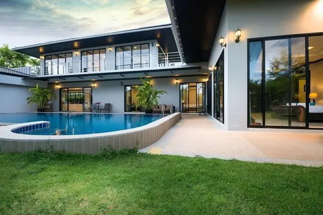 4-Bedroom Luxury Pool Villa