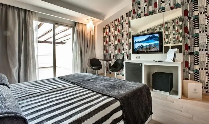 Deluxe Tek Büyük Yataklı Oda