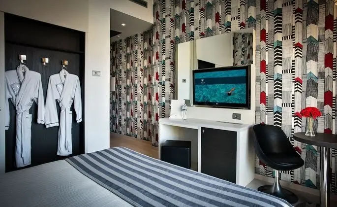 Deluxe Tek Büyük Yataklı Oda