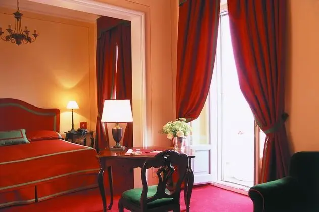 Deluxe Tek Büyük Yataklı Oda, Kısmi Göl Manzaralı